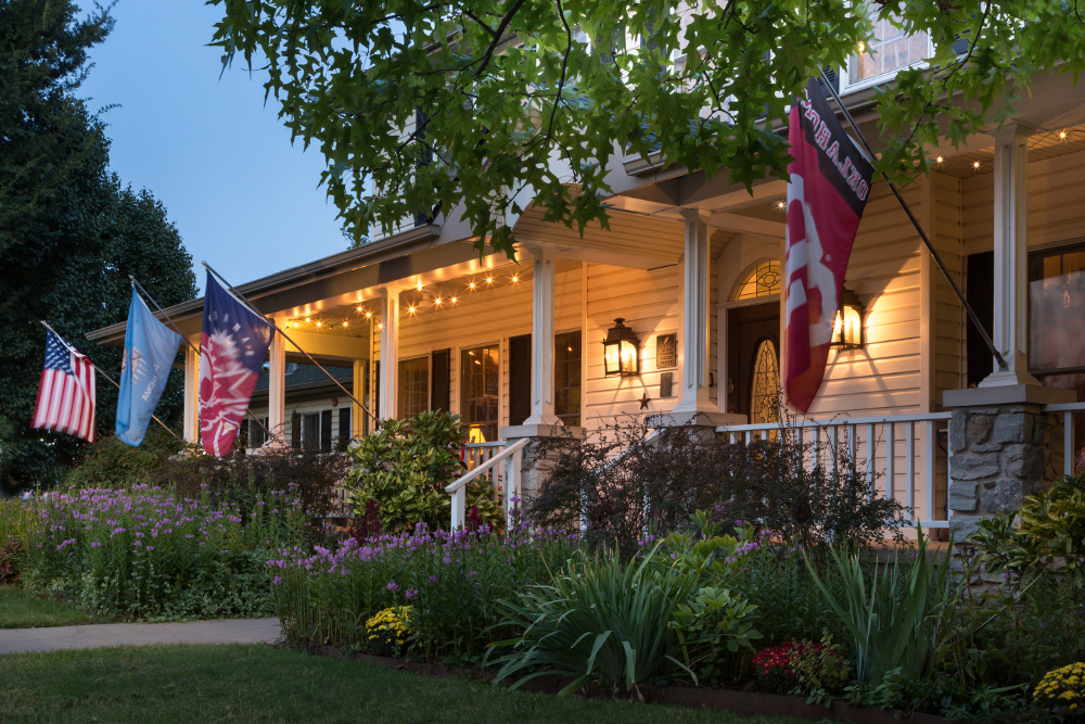 Norman Bed and Breakfast Ok exterior lights in the evening