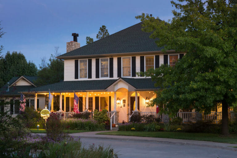 lit front exterior of Montford Inn in Norman OK at night