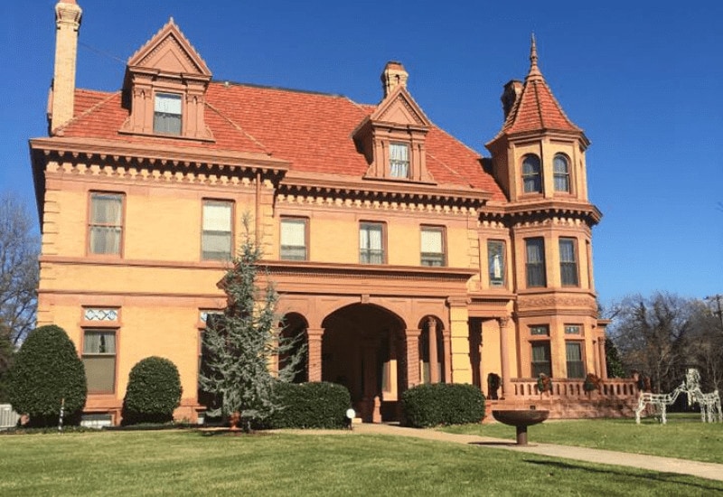 romantic things to do in oklahoma city - henry overholser mansion