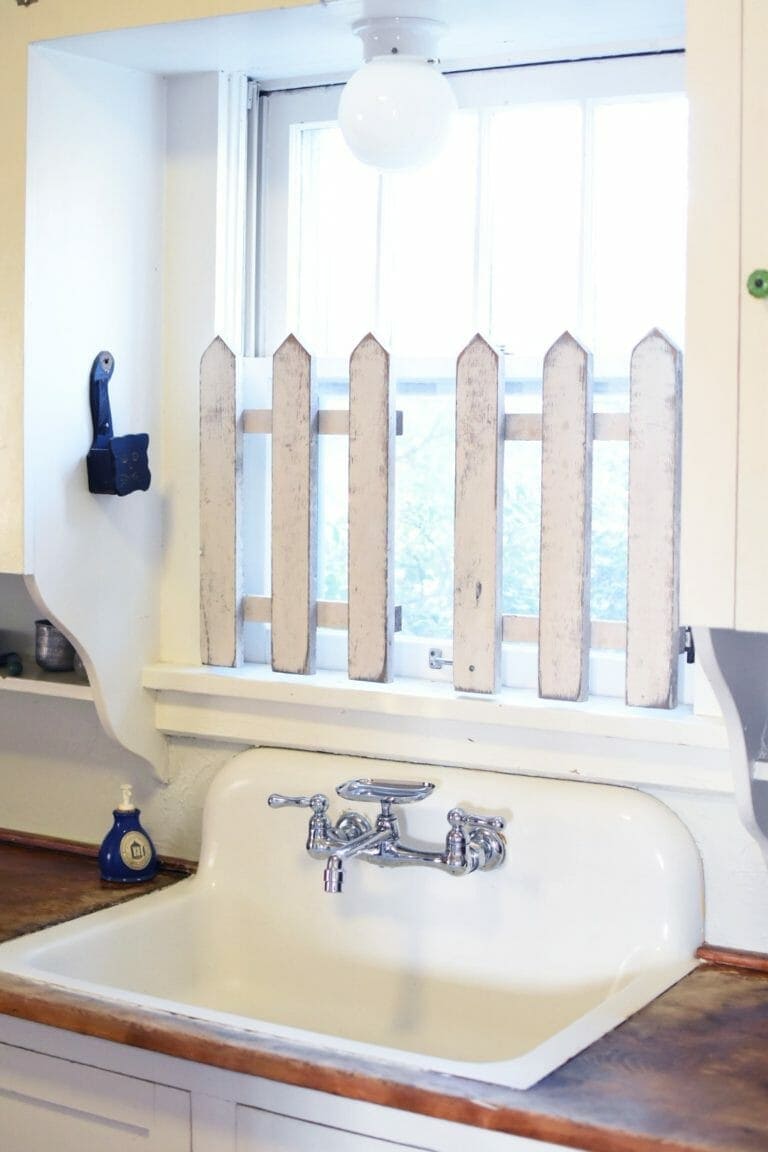 Farmhouse sink in Cottage Style Suite Bed and Breakfast in Norman, Oklahoma