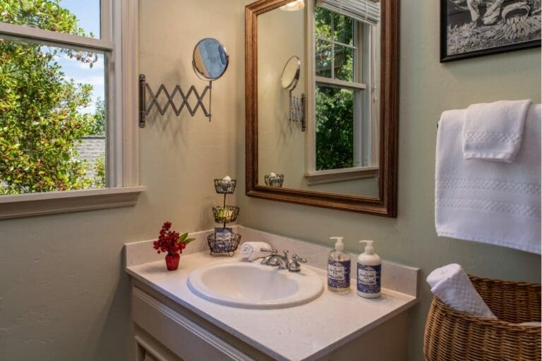 Trophy Room bathroom romantic weekend getaways in ok