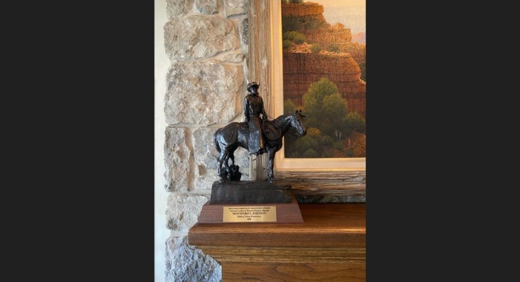 montford-johnson-national-cowboy-hall-of-fame-statue-at-montford-inn